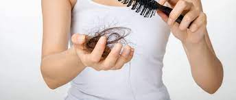 产后女性大量掉头发是什么原因引起的